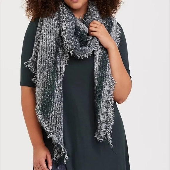 NWT | Torrid Green & White Marled Scarf - Picture 7 of 7